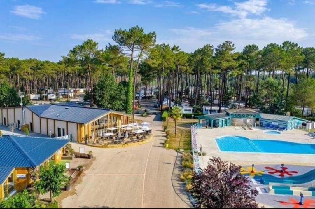 Jpp Marie Ange Proprietaire Hotel Сен-Жулиен-ан-Борн Екстериор снимка